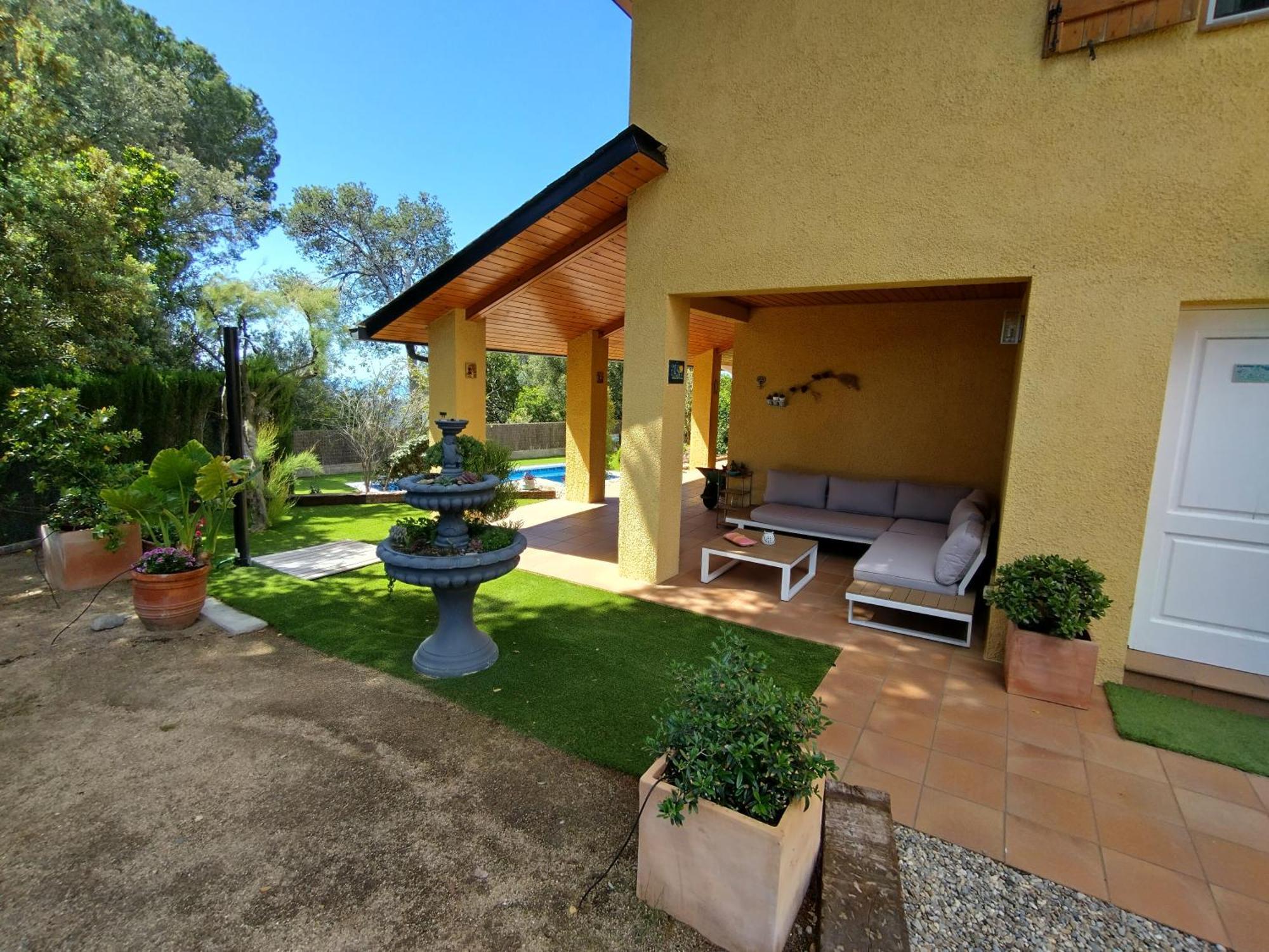 Casa Feliz Villa Sant Cebrià de Vallalta Exterior foto